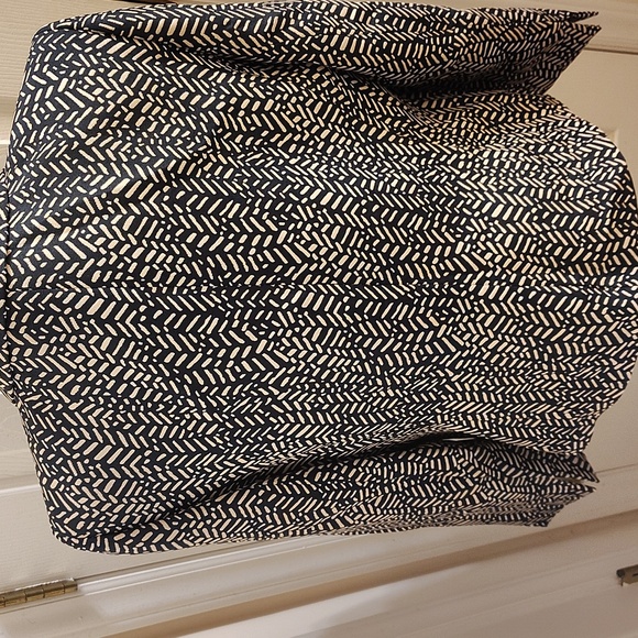 Black and Creme Patterned Blazer - Picture 2 of 5